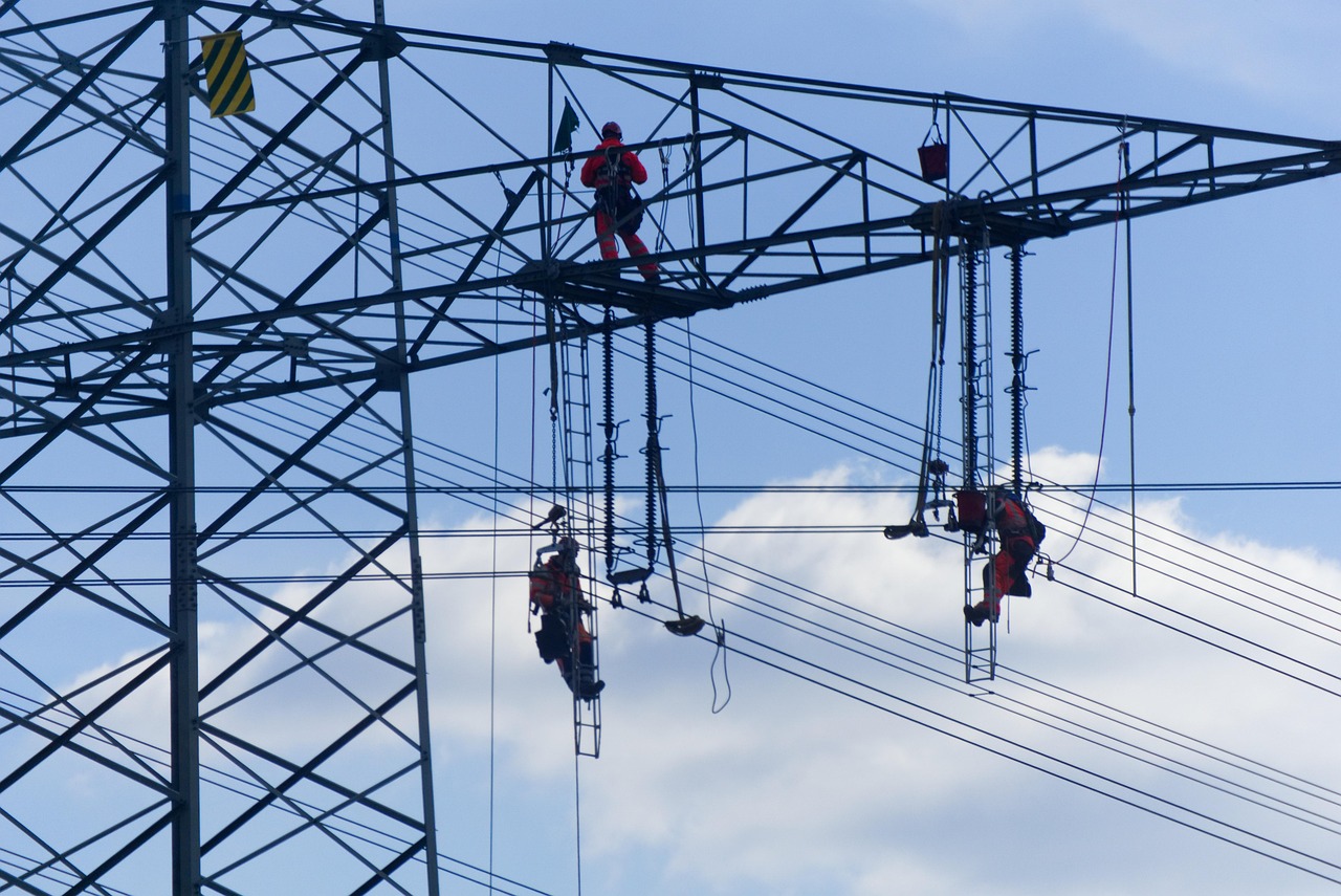 découvrez tout sur les pylônes haute tension : leur rôle essentiel dans le transport d'électricité, leur conception robuste et leur importance pour un réseau électrique fiable.